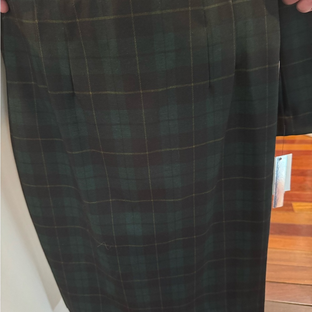 Amanda & Chelsea Pencil Skirt. NWT. Plaid print.